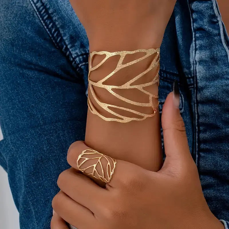 Pulsera vintage con patrón de hojas