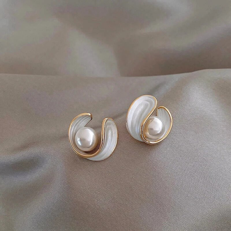Pendientes de lujo con ópalo blanco y perlas color oro