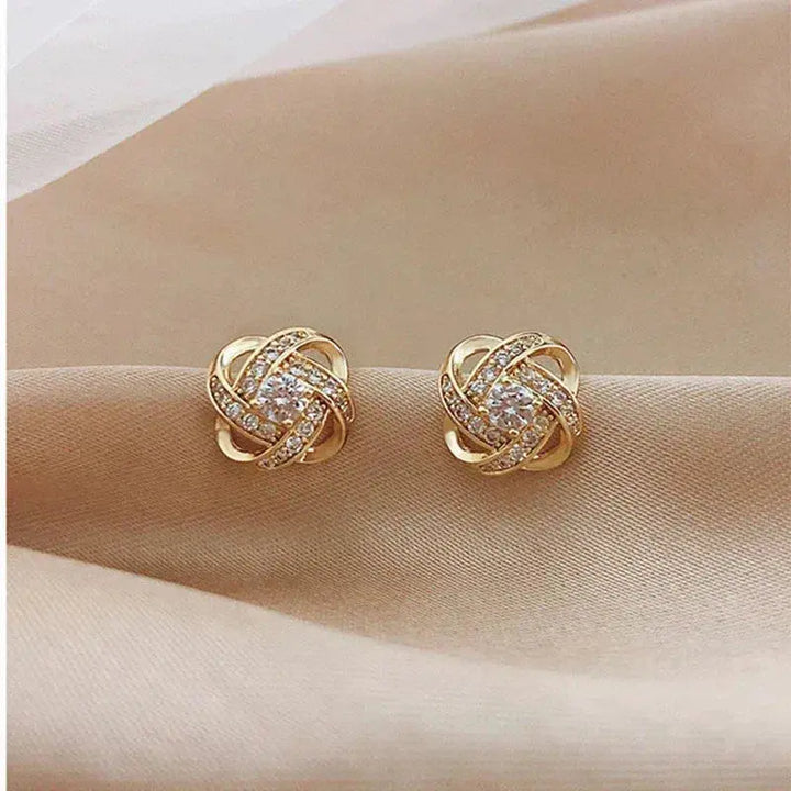 Pendientes en espiral floral cruzada