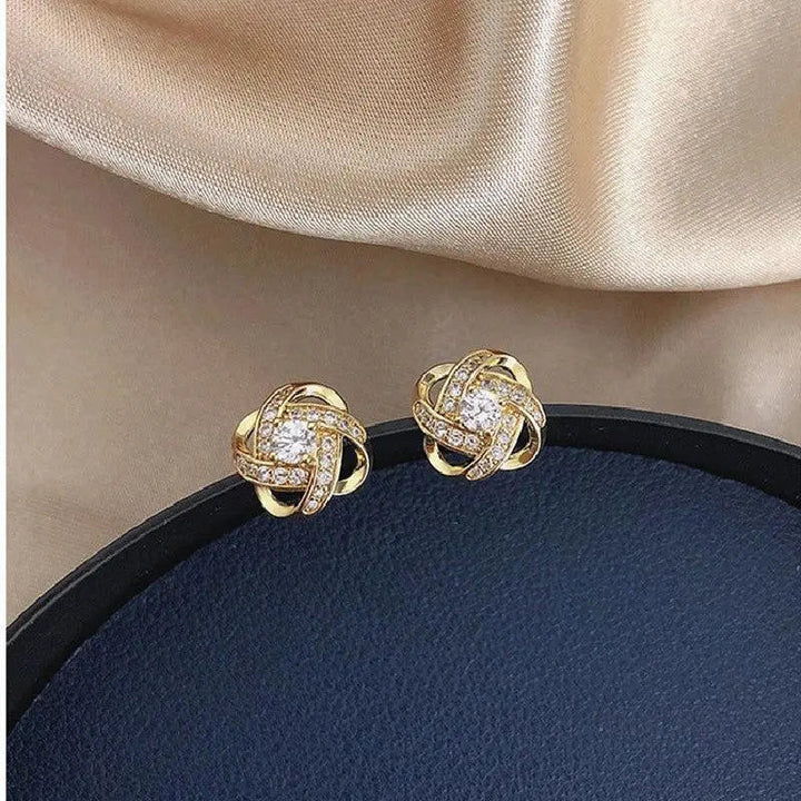 Pendientes en espiral floral cruzada