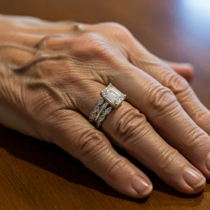 Anillo vintage de plata con acabado brillante