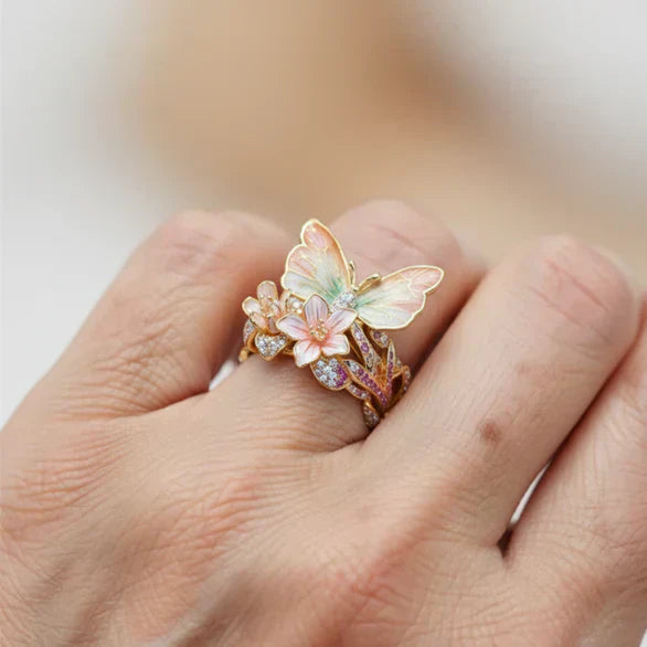Anillo mariposa brillante con circón natural