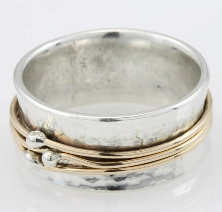 Anillo vintage de oro con superposiciones de plata