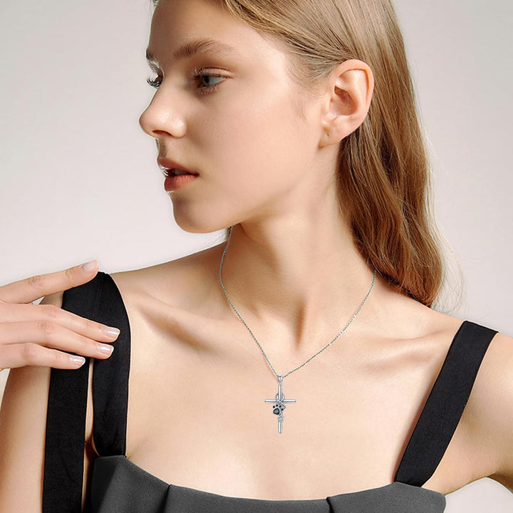 Collar de plata de ley 925 con colgante de pata y cruz