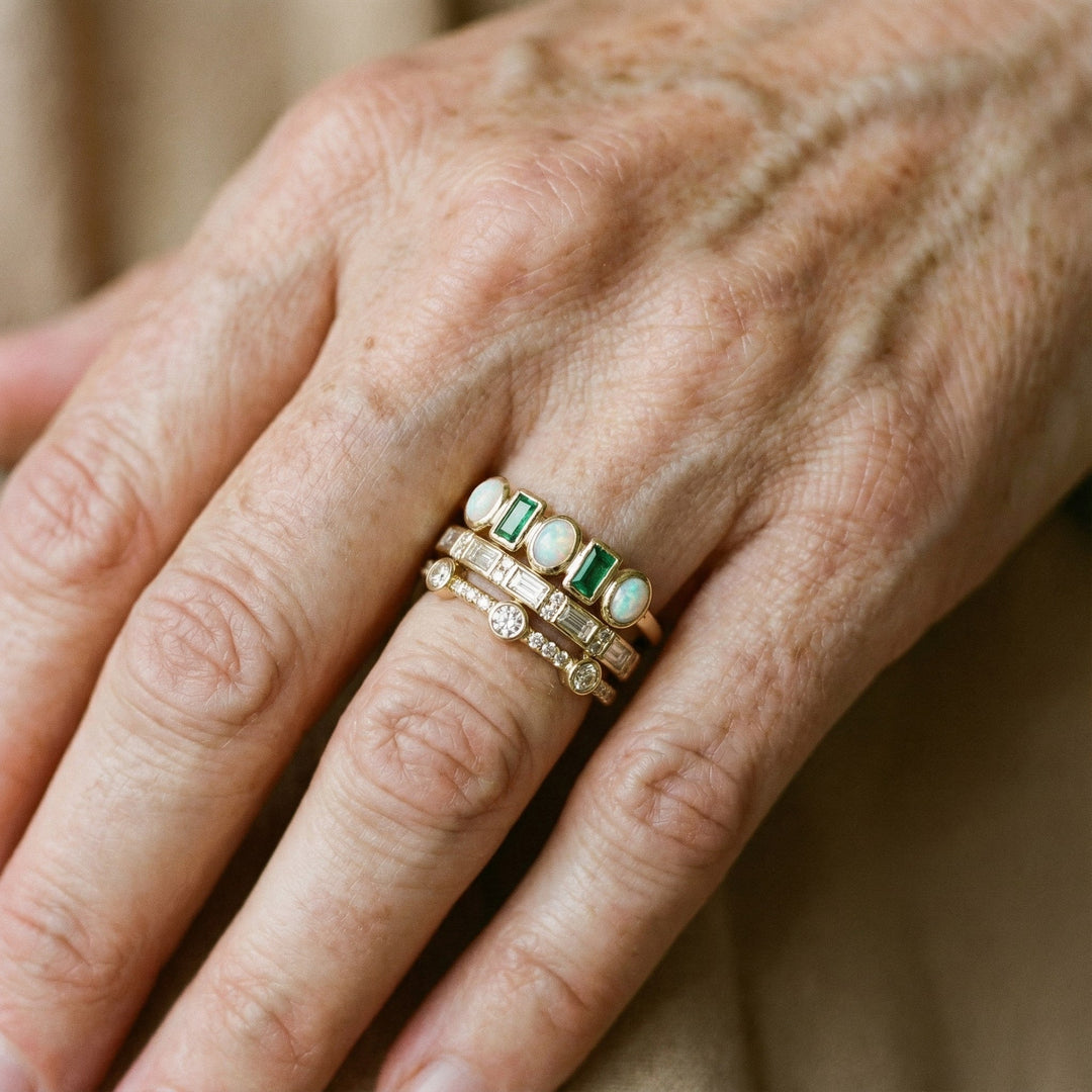 Anillos vintage con ópalos blancos y verdes