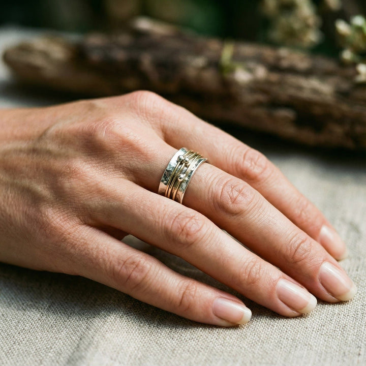 Anillo vintage de oro con superposiciones de plata
