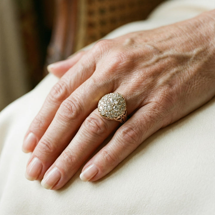 Anillo vintage redondo de oro con diamante