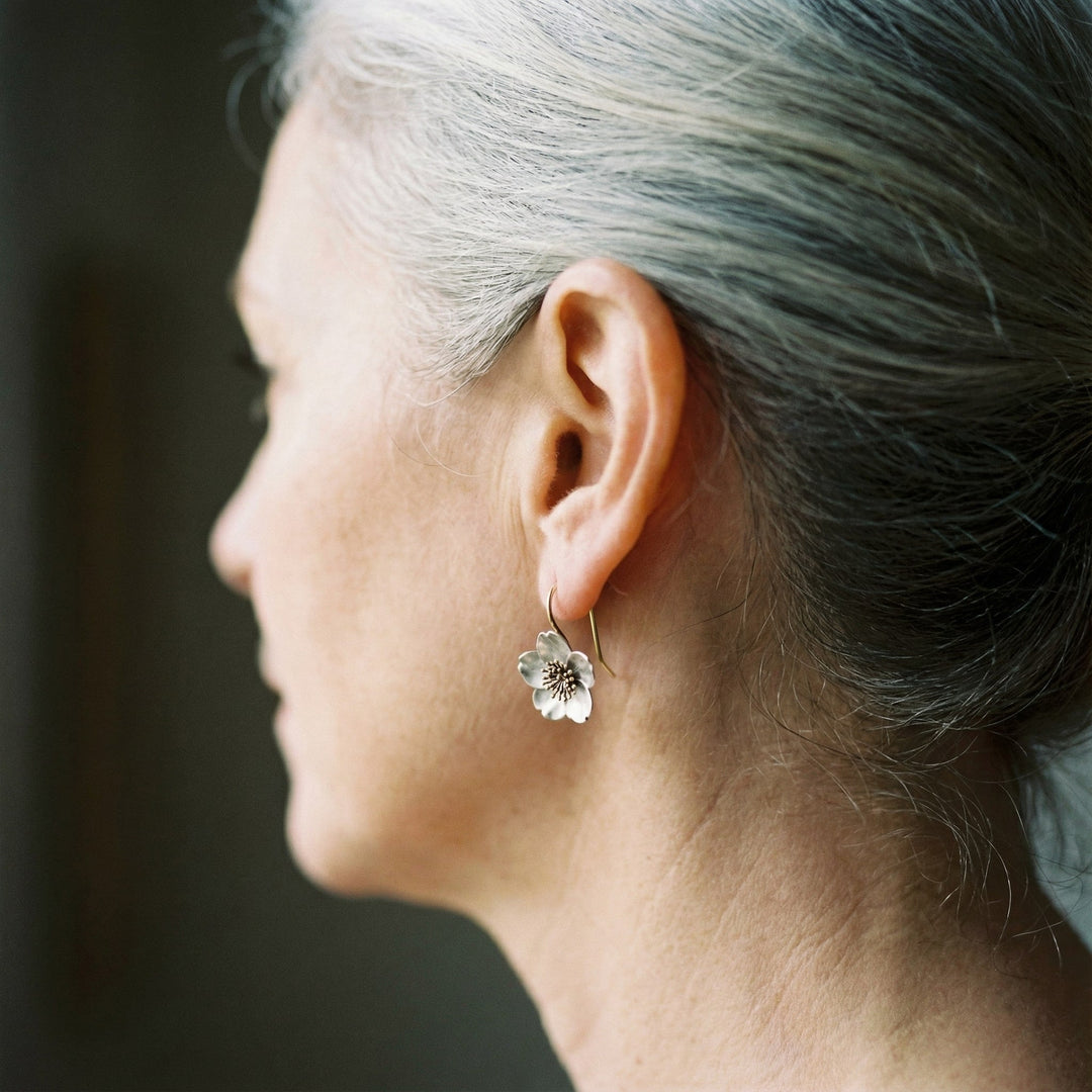 Pendientes vintage de plata y oro con diseños florales