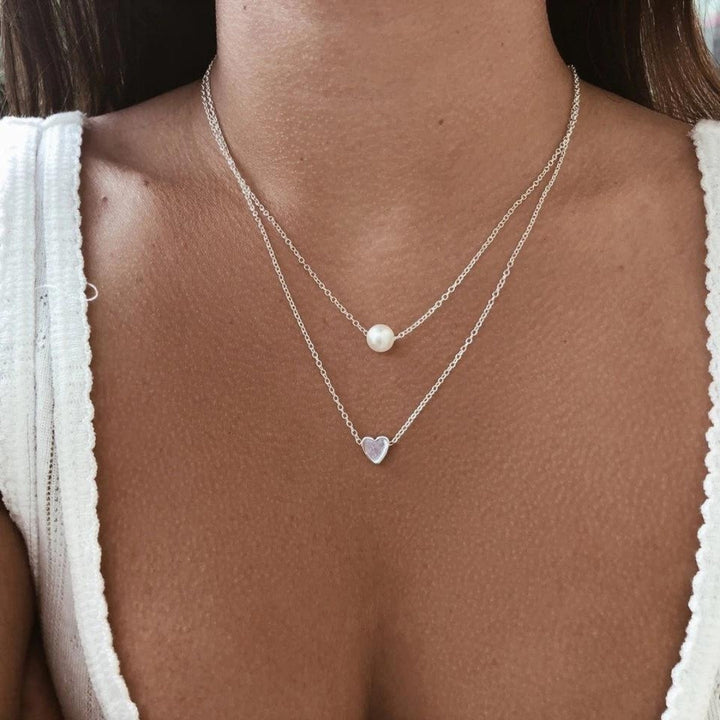 Collar de plata con colgante de corazón y perlas