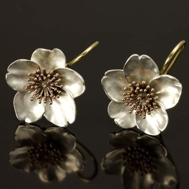 Pendientes vintage de plata y oro con diseños florales