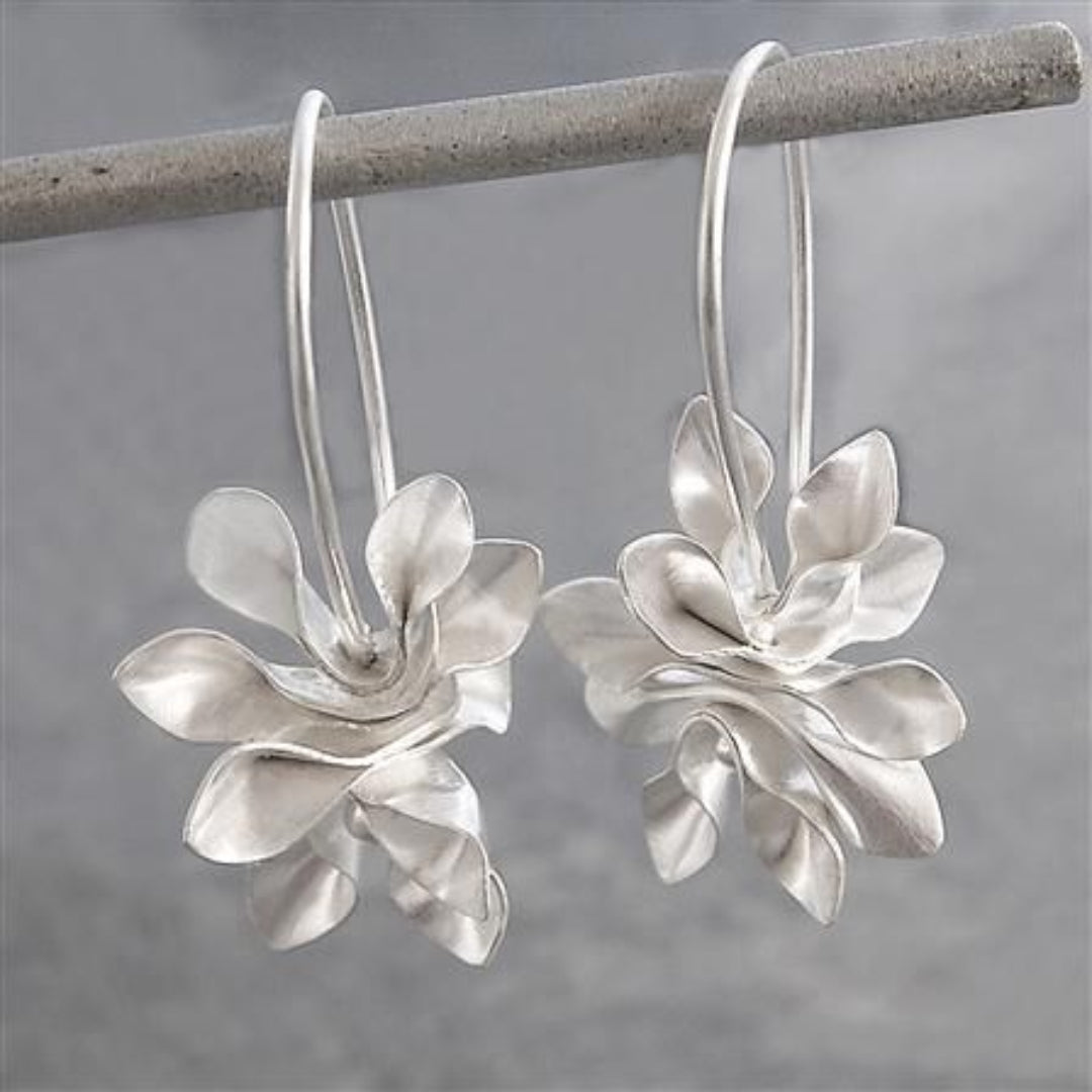 Pendientes vintage de plata con flores asimétricas
