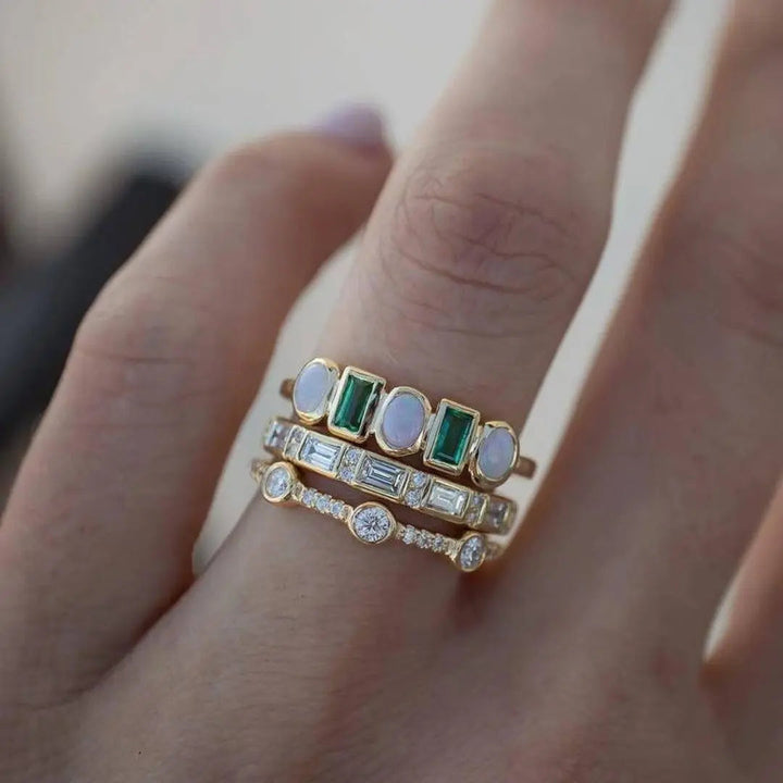 Anillos vintage con ópalos blancos y verdes