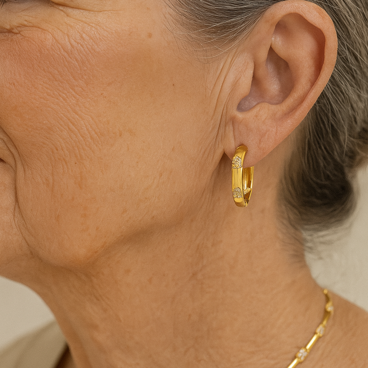 Pendientes vintage de oro en flor