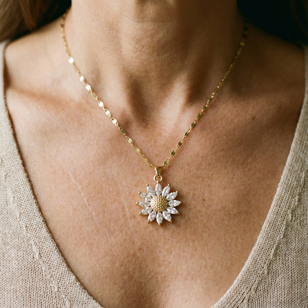 Collar de cristal color oro con colgante de girasol