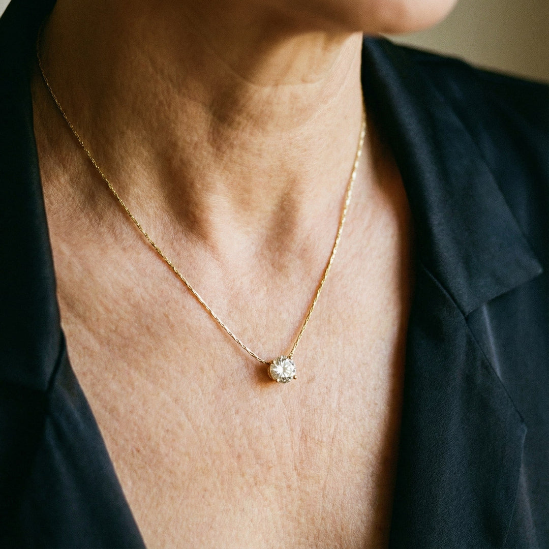 Set de collar de oro con diamantes