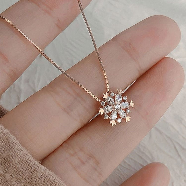 Collar de cristal con copo de nieve oro y plata brillante