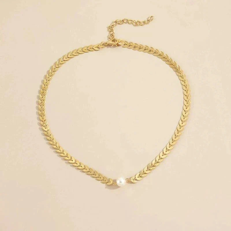 Collar estilo griego con perla color oro