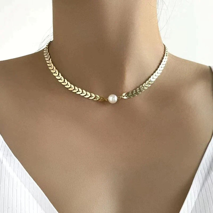 Collar estilo griego con perla color oro