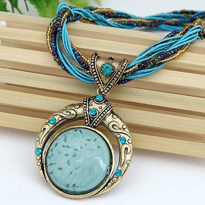 Collar vintage con colgante de cristal esmeralda étnico