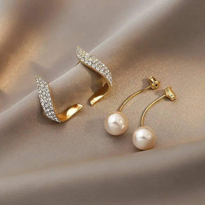 Pendientes de aro de oro adornados con perlas