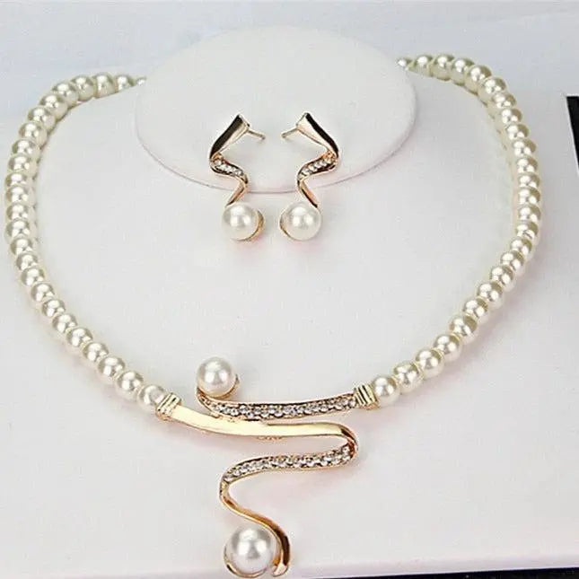 Set de collar y pendientes de perlas naturales