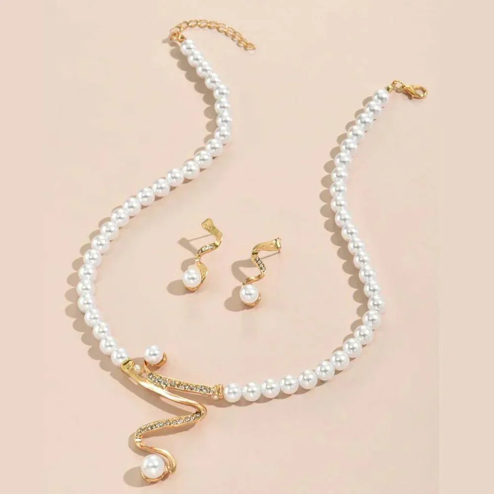 Set de collar y pendientes de perlas naturales