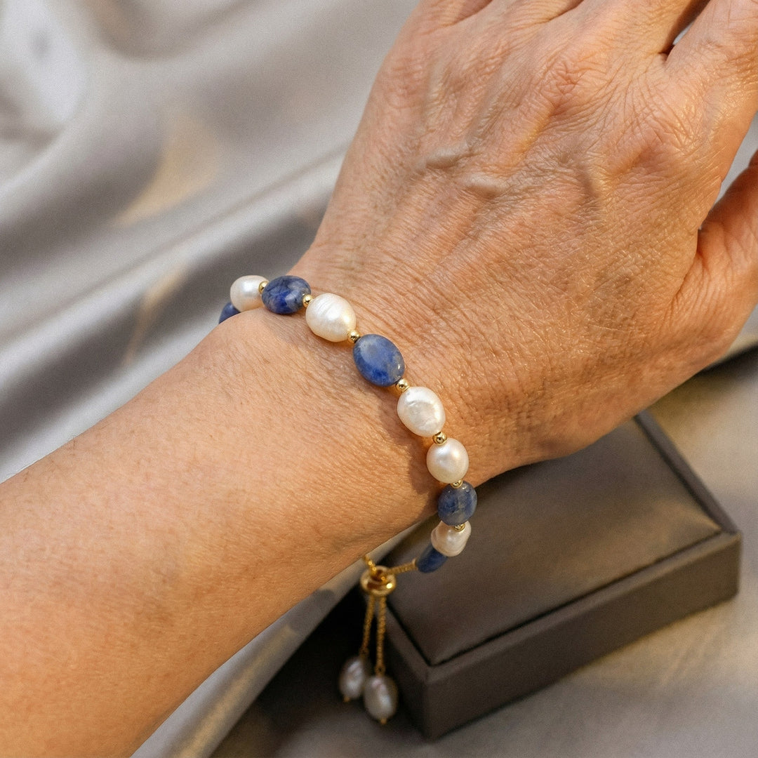 Elegante pulsera con perlas de río