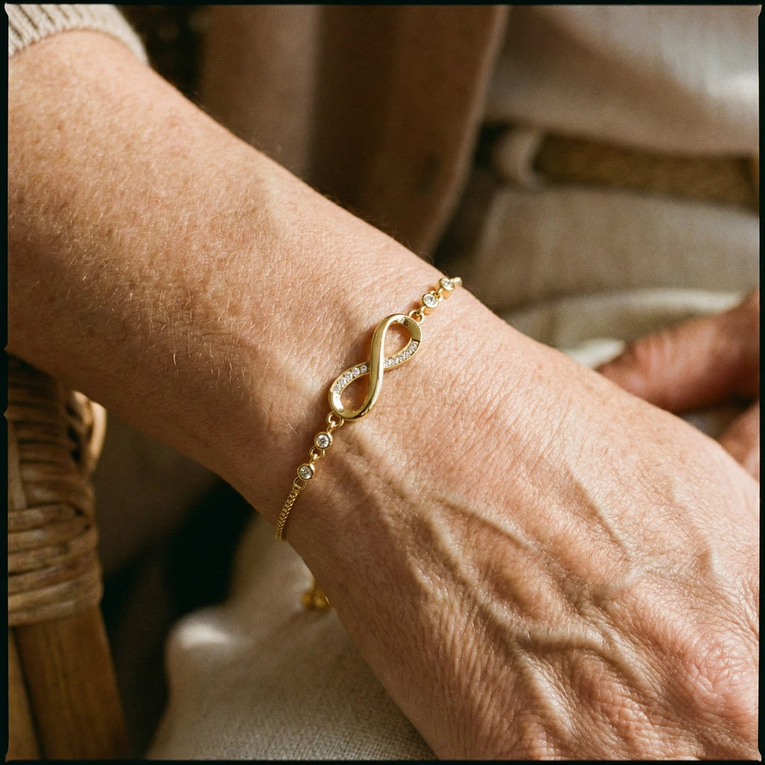 Pulsera de plata ajustable con motivo infinito