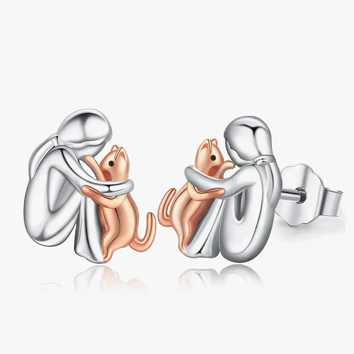 Pendientes bicolor plata y oro en forma de gato que abraza