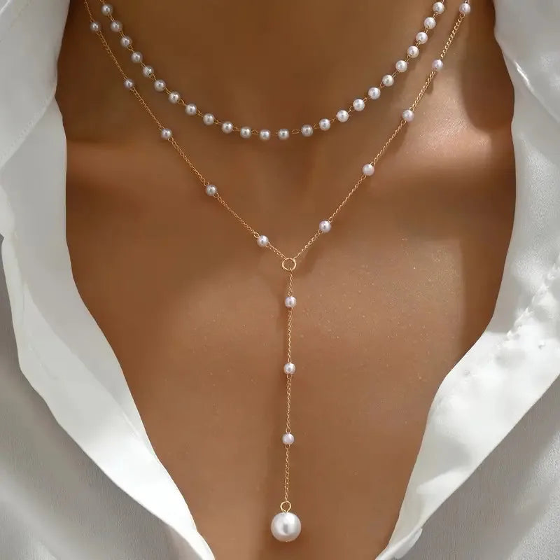 Collar de perlas de doble hilo con colgantes