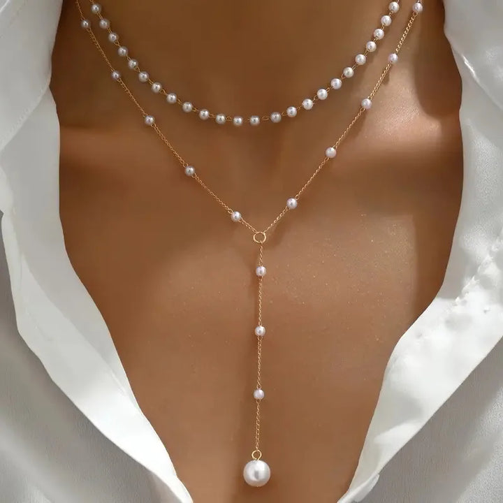 Collar de perlas de doble hilo con colgantes