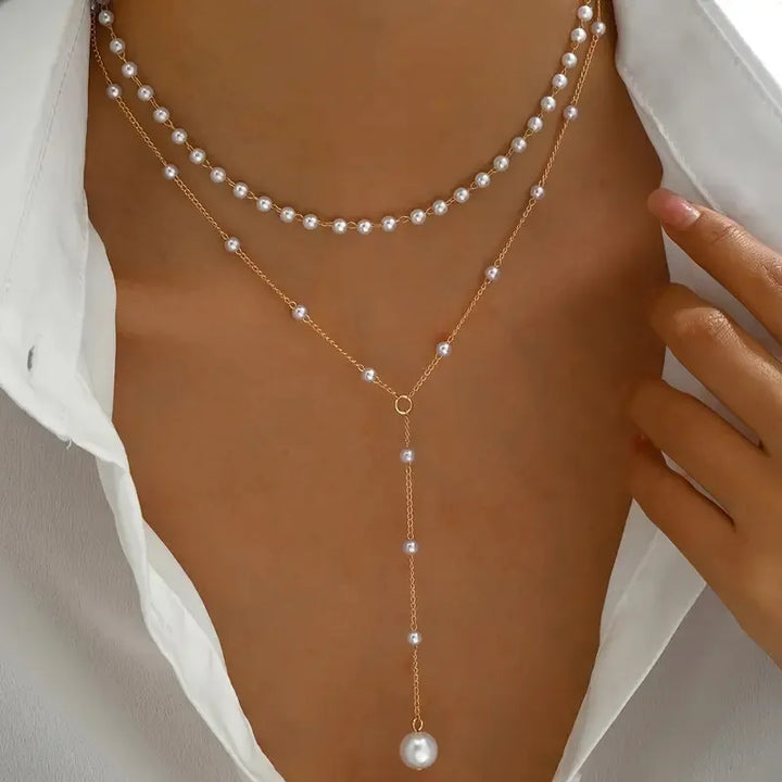 Collar de perlas de doble hilo con colgantes