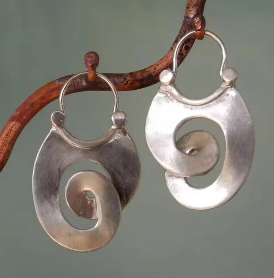 Pendientes vintage de plata con diseño en espiral