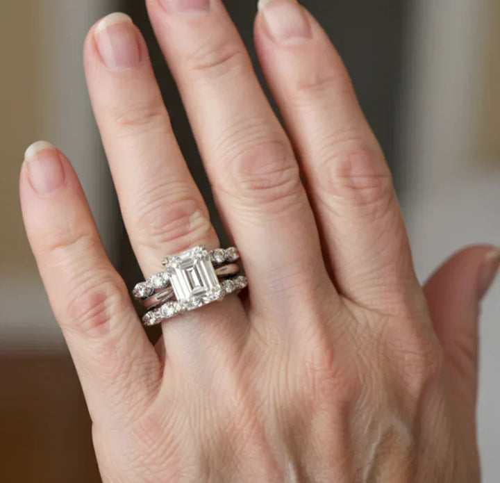 Anillo vintage de plata con acabado brillante