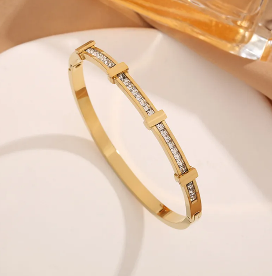 Pulsera geométrica abierta de doble capa con circón