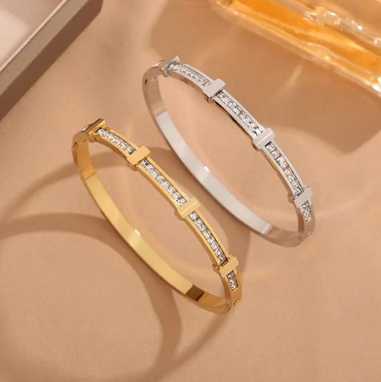 Pulsera geométrica abierta de doble capa con circón