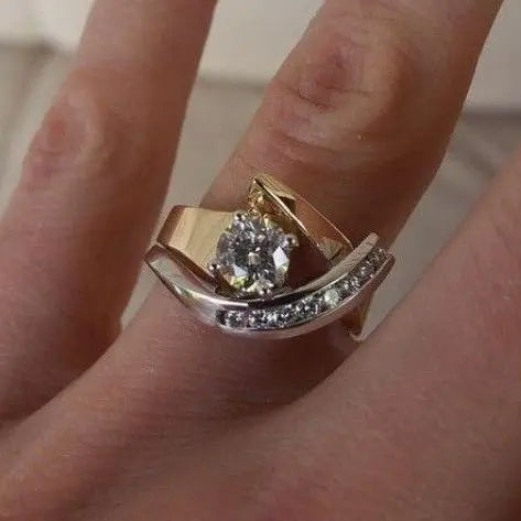 Anillos vintage de oro y plata con formas irregulares y circonita cúbica