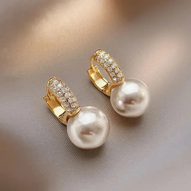 Pendientes de perlas adornados con strass