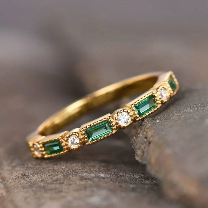 Anillo vintage de oro con circón verde
