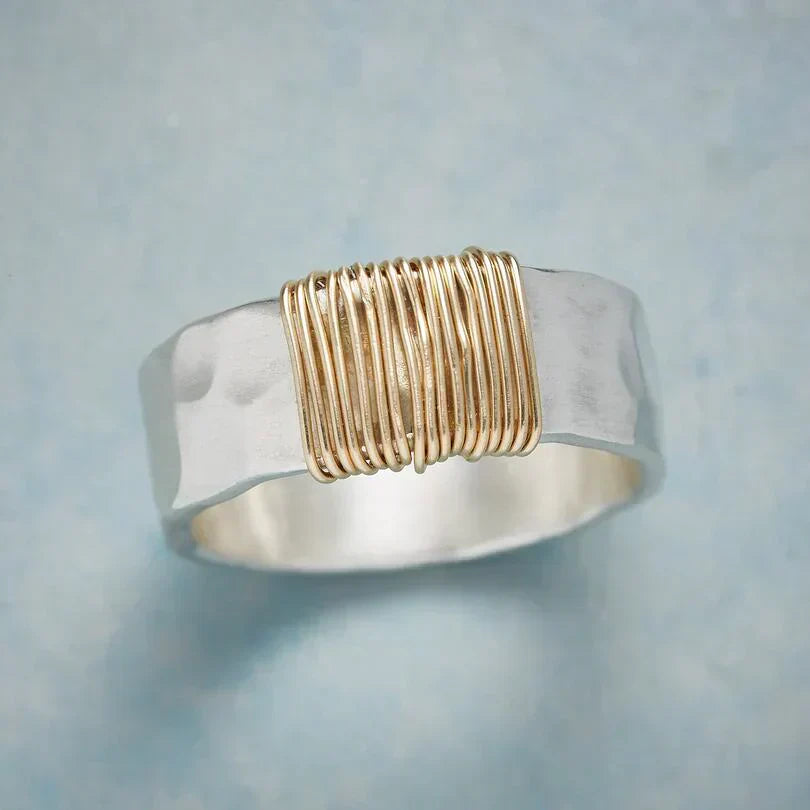 Anillo boho con hilos de oro
