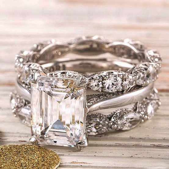 Anillo vintage de plata con acabado brillante