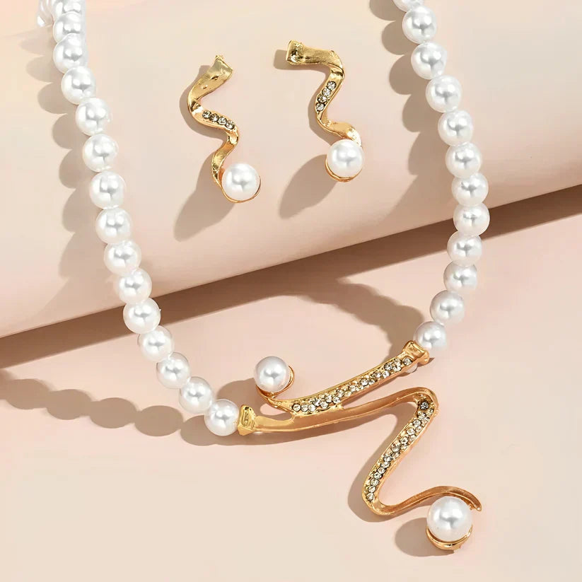 Set de collar y pendientes de perlas naturales