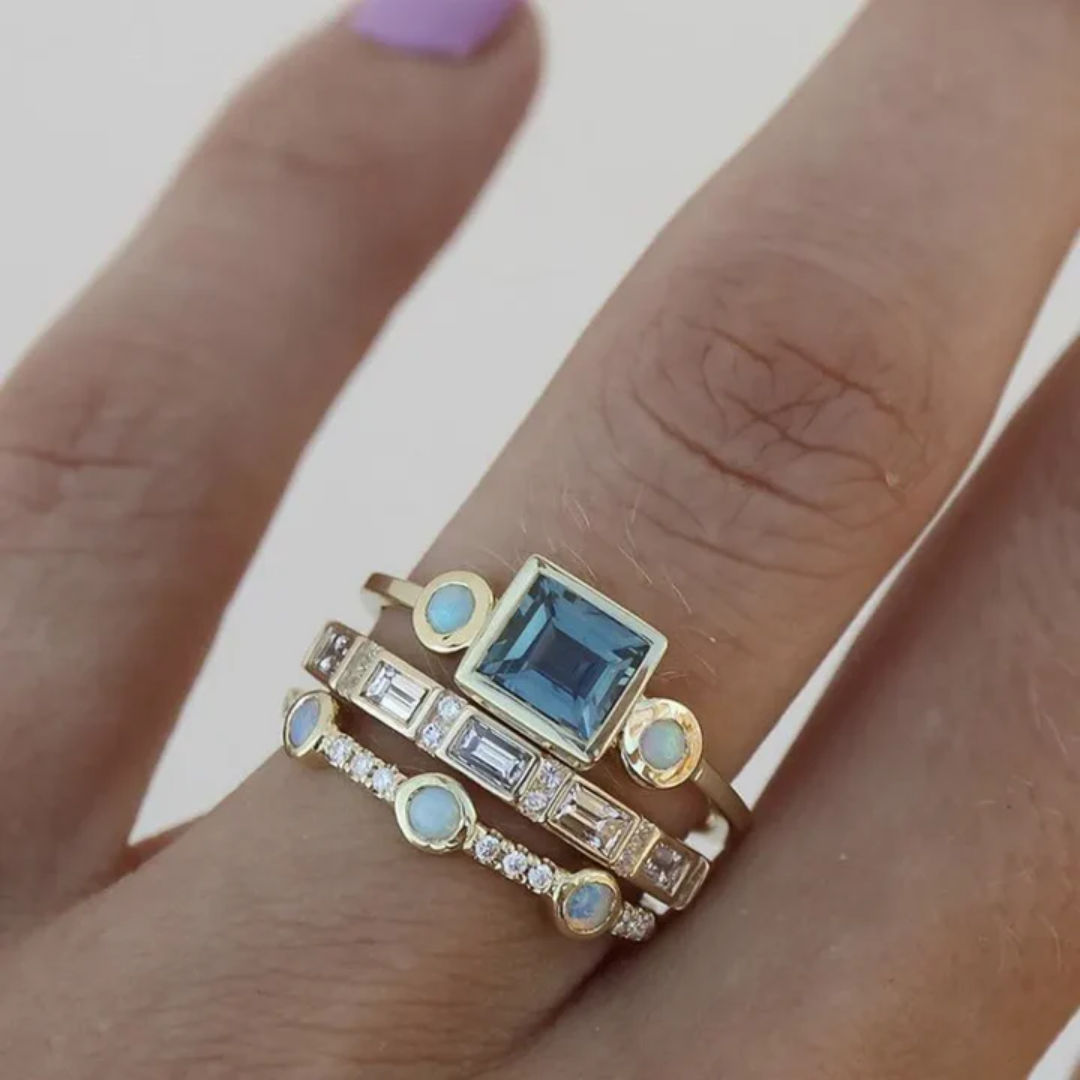 Set de anillos vintage adornados con cristales azules