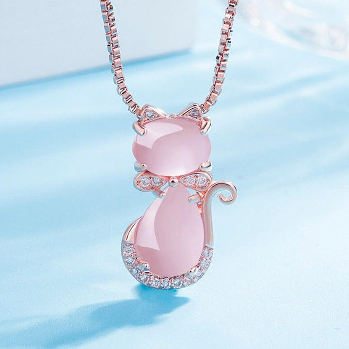 Encantador collar con piedra rosa en forma de gato adornado con circón