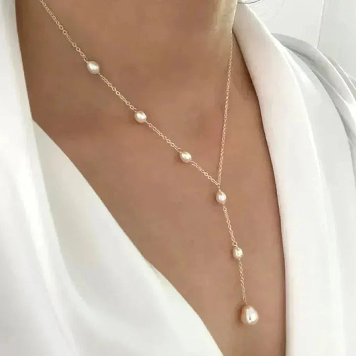 Collar vintage con elegante colgante de perla